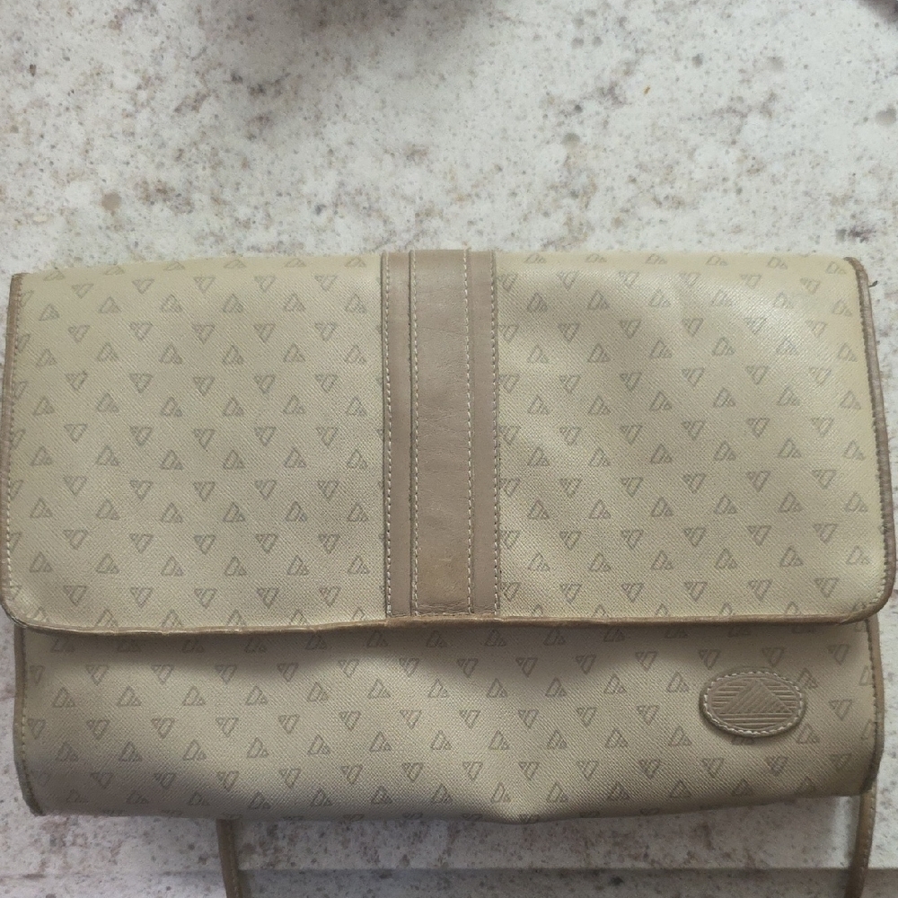 Vintage 1985 Liz Claiborne Beige Patterned Clutch